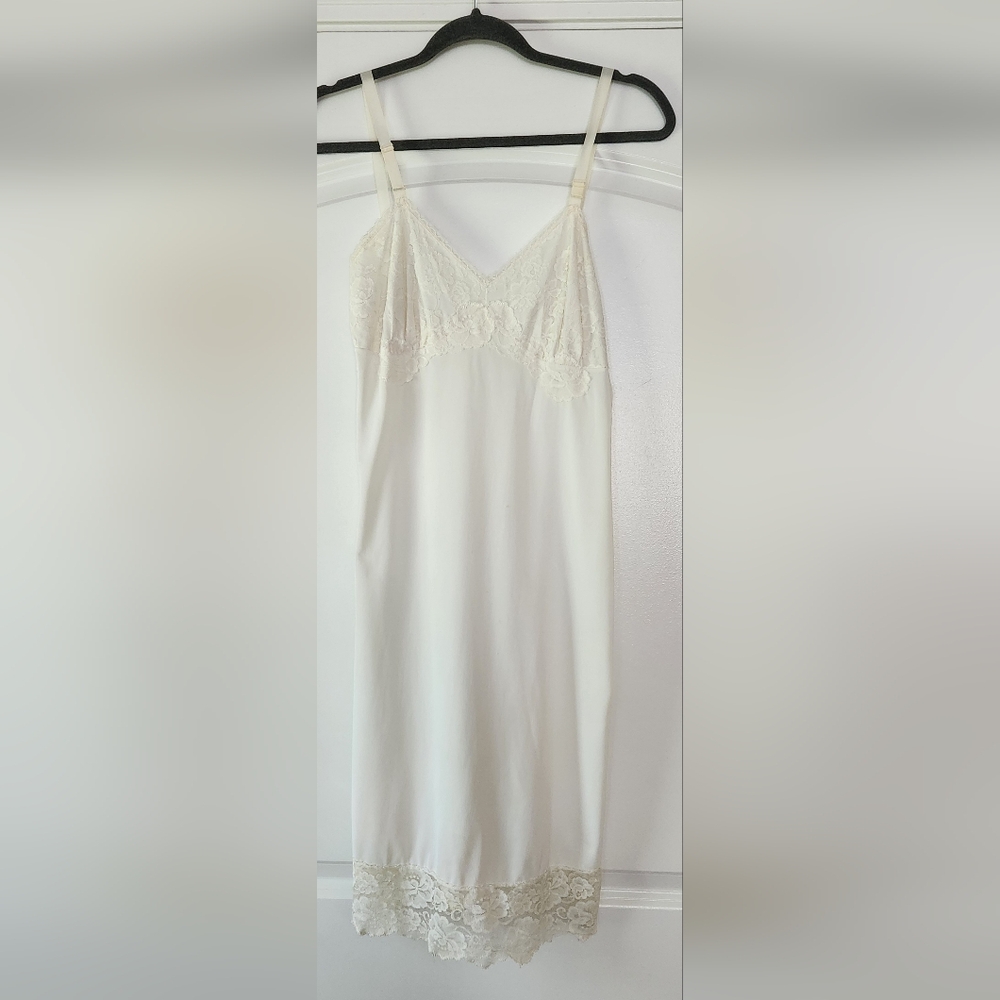 VINTAGE SNOWDON WOMEN'S FULL SLIP NYLON LACE SIZE 34